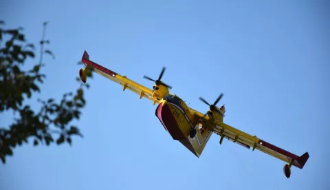 Zadar, 26.7.2018 - Zračne protupoarne snage s dva Canadaira CL-415 i dva Airtractora AT-802 iz sastava Protupoarnih namjenski organiziranih snaga Oruanih snaga RH (PP NOS OS RH) uspjele su zajedno sa zemaljskim vatrogascima u četvrtak oko 17 sati ugasiti poar na području Koina kod Zadra. Poar je nakon dva sata djelovanja ugaen, a na poarite je izbačeno oko 800 tona vode. foto HINA/ MORH/ ua