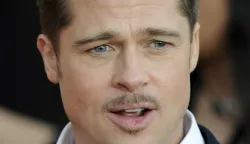 epa01613663 US actor Brad Pitt arrives for the 15th Screen Actors Guild Awards at the Shrine Auditorium in Los Angeles, California, USA 25 January 2009. Screen Actors Guild Awards are presented to winners in five film and eight primetime television categories. EPA/PAUL BUCK