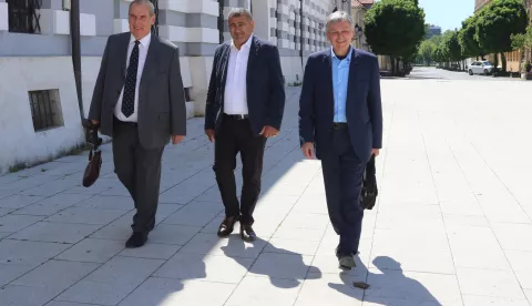 Osijek, 29. 04. 2025, Stara Pekara, Gradsko izborno povjerenstvo, predaja prikupljenih potpisa kandidata gradsko vijeće Osijeka, Vladimir ŠiljagiĆ, Snaga Slavonije i Baranje.snimio GOJKO MITIĆ