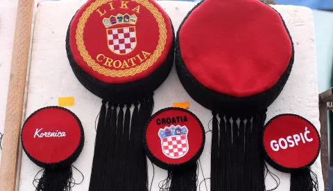 23.11.2014., Zagreb - Prodavac lickih kapa na sajmu na Hrelicu izradio najmanju licku kapu na svijet promjera 3 milimetra. "nPhoto: Luka Stanzl/PIXSELL