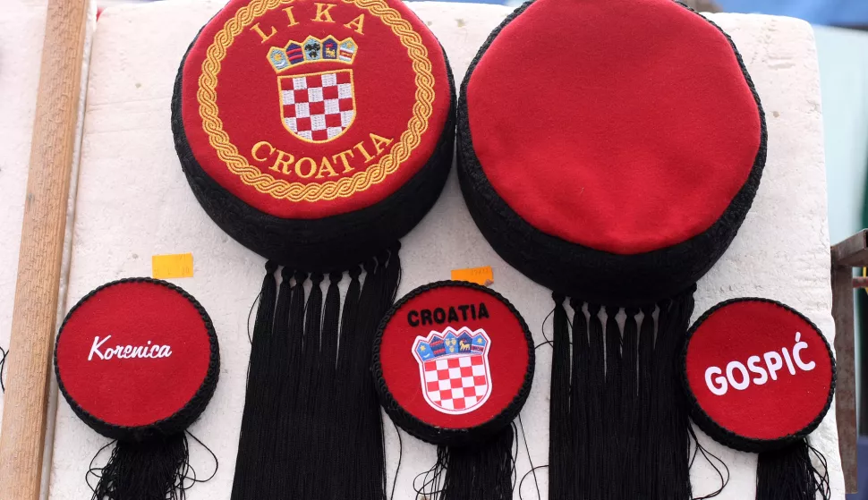 23.11.2014., Zagreb - Prodavac lickih kapa na sajmu na Hrelicu izradio najmanju licku kapu na svijet promjera 3 milimetra. "nPhoto: Luka Stanzl/PIXSELL