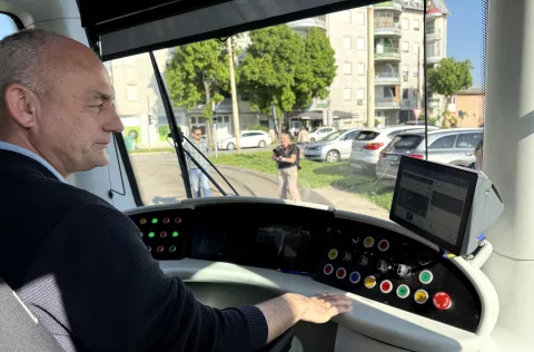 Osijek, 30. 04. 2025., Zeleno polje, prva vožnja, tramvaj, niskopodni tramvaj, putnici, Mate Ćurčić - vozač tramvajaSNIMIO BRUNO JOBST