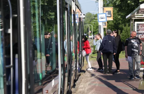 Osijek, 30. 04. 2025., Zeleno polje, prva vožnja, tramvaj, niskopodni tramvaj, putniciSNIMIO BRUNO JOBST