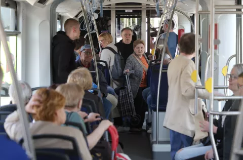 Osijek, 30. 04. 2025., Zeleno polje, prva vožnja, tramvaj, niskopodni tramvaj, putniciSNIMIO BRUNO JOBST