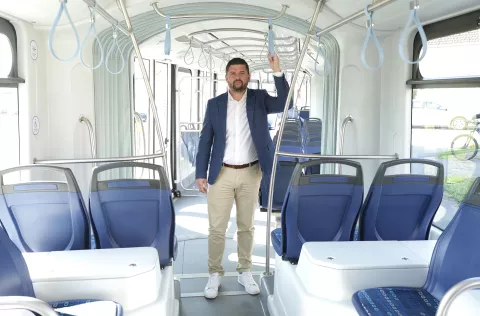 Osijek, 30. 04. 2025., Zeleno polje, prva vožnja, tramvaj, niskopodni tramvaj, putnici, Darijan Rudan - direktor GPPSNIMIO BRUNO JOBST