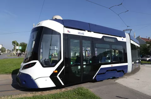 Osijek, 30. 04. 2025., Zeleno polje, prva vožnja, tramvaj, niskopodni tramvaj, putniciSNIMIO BRUNO JOBST