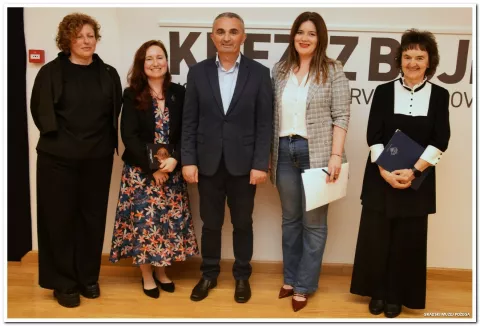 U Gradskom muzeju Požega 29. travnja 2025. svečano je otvorena izložba "Knez iz Bojne – novo poglavlje hrvatske povijesti", kojom je javnosti predstavljen jedan od najznačajnijih arheoloških nalaza novijeg doba – grob kneza iz 9. stoljeća, otkriven u Bojni, u Sisačko-moslavačkoj županiji.