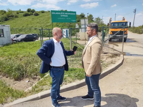 Kandidat za župana Osječko-baranjske županije koalicije stranaka Dom i nacionalno okupljanje (Domino), Most, Hrvatski suverenisti i Blok umirovljenici zajedno (BUZ) Krešimir Čabaj i Petar Kopunović Legetin, kandidat za zamjenika župana održali konferenciju za novinare ispred ulaza na odlagalište otpada Lončarica Velika 