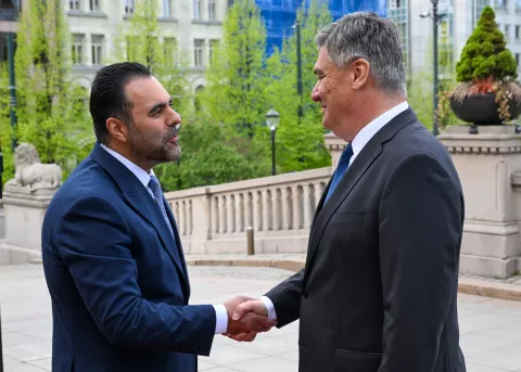 Oslo, 30.04.2025. - Predsjednik Republike Hrvatske Zoran Milanović sastao se danas u Oslu s Haraldom V, kraljem Norveške. Audijencija za predsjednika Milanovića i suprugu prof. dr. sc. Sanju Musić Milanović održana je u Kraljevskoj palači, a audijenciji je nazočila i kraljica Sonja od Norveške. Na fotografiji Masud Gharahkhani, Zoran Milanović. foto HINA/ Ured predsjednika Republike Hrvatske/Filip Glas/ tm