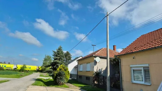 MARKOVAC NA&Scaron;IČKI - U Zrinskoj ulici postavljeni su stupovi za LED rasvjetu, snimljeno u travnju 2025. 