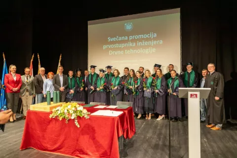 VINKOVCI - Promovirano 19 inženjera drvne tehnologije iz prve i druge generacije stručnog studija u VinkovcimaTRAVNJA 2025.