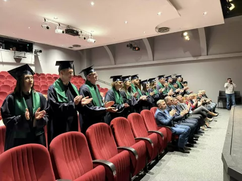 VINKOVCI - Promovirano 19 inženjera drvne tehnologije iz prve i druge generacije stručnog studija u VinkovcimaTRAVNJA 2025.