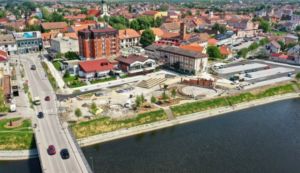 VINKOVCI - Privode se kraju radovi na uređenju Trga Vinkovačkih jeseni, vrijedni 1,8 milijuna euraSVIBANJ 2025.