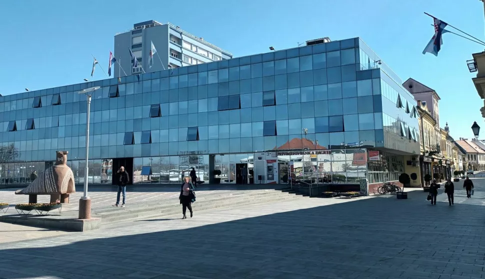 Središte Vukovara, Trg RH i Gradska uprava