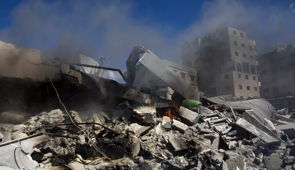 epa11974183 Palestinians inspect a destroyed house after an Israeli airstrike in Gaza City, northern Gaza Strip, 19 March 2025. On 18 March, Israeli forces resumed airstrikes on Gaza ending a ceasefire held in place since 19 January, and killing over 400 people, the Palestinian Ministry of Health in Gaza said. EPA/HAITHAM IMAD