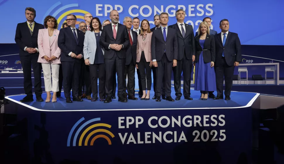 epa12064804 President of the European People's Party (EPP), Madred Weber (5L), President of Spanish People's Party (PP), Alberto Nunez Feijoo (4R), EU Parliament's Speaker, Roberta Metsola (5R); Croatian Prime Minister, Andrej Plenkovic (3R); and Finnish Prime Minister, Petteri Orpo (3R), among others, pose for a family picture on the second day of the annual Congress of the European People's Party (EPP) held in Valencia, Spain, 30 April 2025. EPA/Kai Foersterling