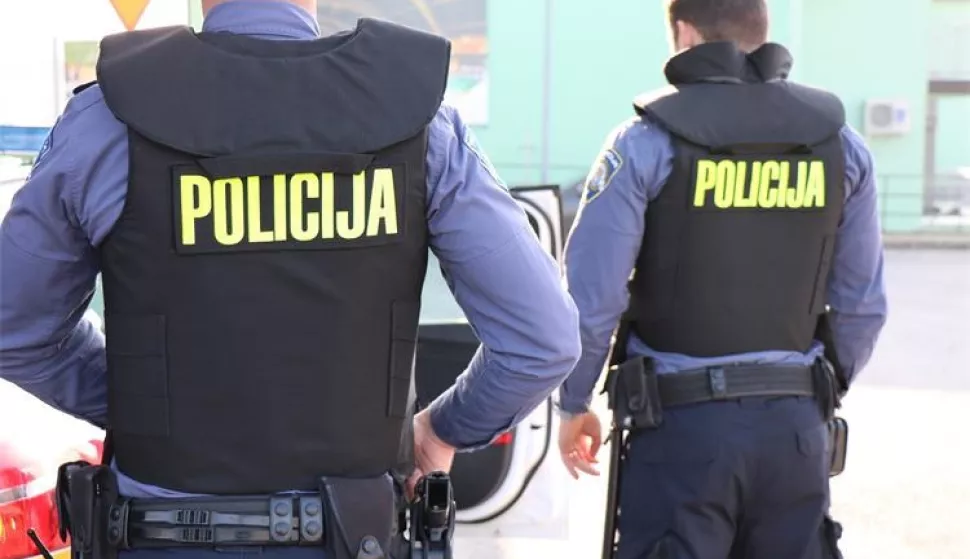 Policija, policajci, ilustracija za crnu kroniku
