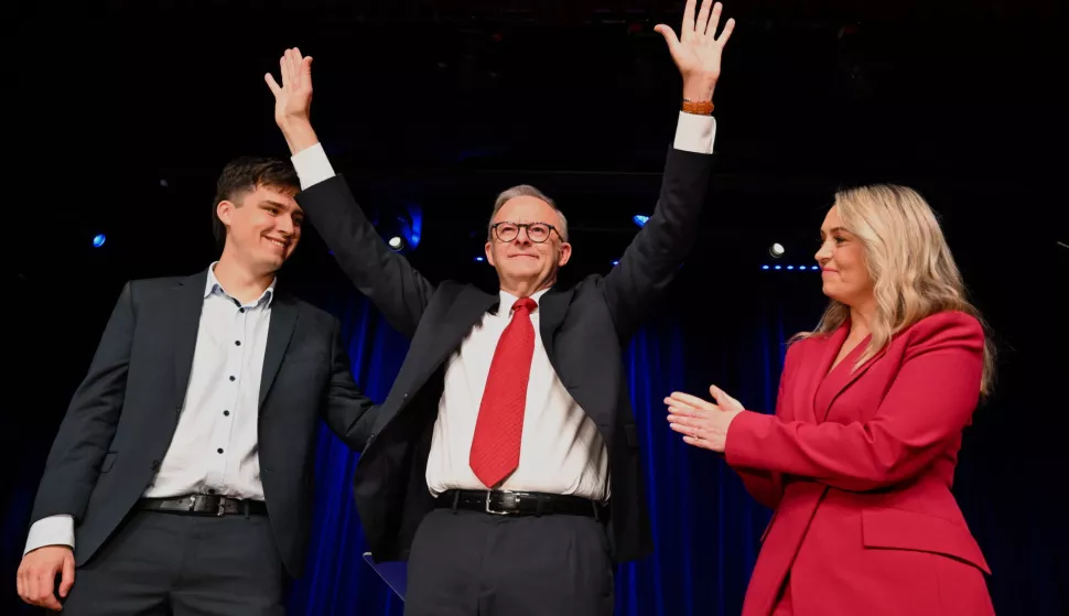 epaselect epa12070926 Australian Prime Minister Anthony Albanese, Partner Jodie Haydon and son Nathan acknowledge the crowd at the Labor Election Night function for the 2025 Federal Election in Sydney, Australia, 03 May 2025. EPA/LUKAS COCH AUSTRALIA AND NEW ZEALAND OUT