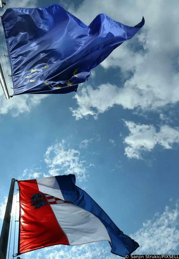 23.06.2013., Zagreb - Zastave Republike Hrvatske i Europske unije.r"nPhoto: Sanjin Strukic/PIXSELL