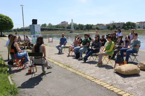 Osijek, 03. 05. 2025, Lijeva obala, lijevo od pješačkog mosta. Predstavljanje prve osječke urbane livade - udruga PLANTaza, Darija Walter, Dragan Vulin, Igor Pandžić...snimio GOJKO MITIĆ