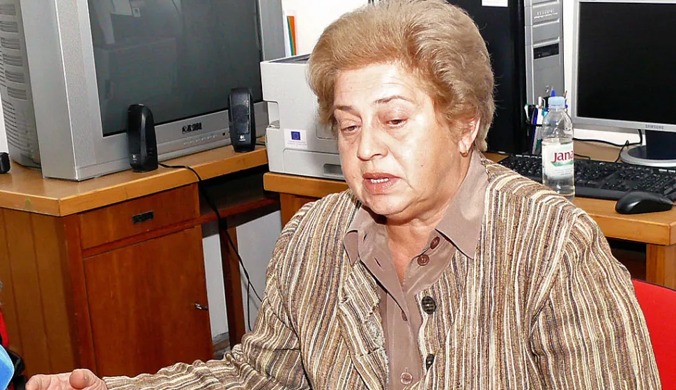 Karlovac, 15.9.2008 - U deset godina djelovanja Ženskoj grupi "Korak" obratilo se vi&scaron;e od deset tisuća žena za pomoć, a gotovo osam tisuća dobilo je neki vid stručne psiho-socijalne ili pravne pomoći. Unatrag četiri godine, koliko "Korak" ima i Tajno skloni&scaron;te za pomoć ženama i djeci, žrtvama nasilja u obitilji, do sada je boravilo 259 žena i 434 djece (trenutno 18 žena i 43 djece), kazala je na tiskovnoj konferenciji u povodu obljetnice voditeljica Sadika Zvirkić.foto FaH/ Mladen VOLARIĆ/ ua