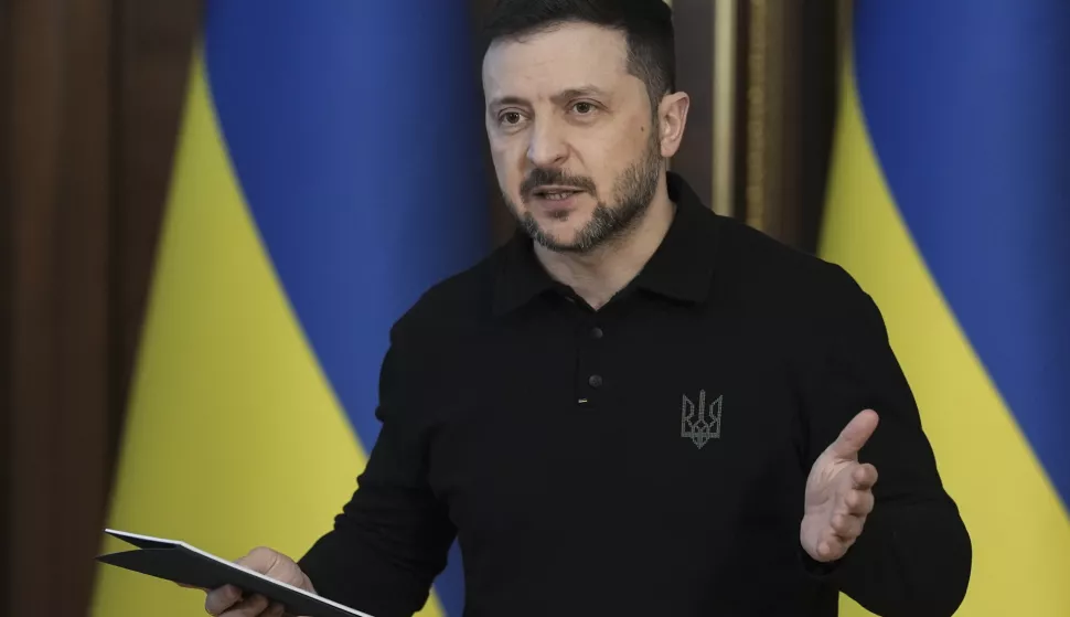 epa12037184 Ukrainian President Volodymyr Zelensky addresses a press conference in Kyiv, Ukraine, 17 April 2025. The President stated that Ukraine has evidence of China supplying artillery and gunpowder to Russia, and China's representatives are involved in the production of weapons for Russia and on Russian territory. EPA/STRINGER