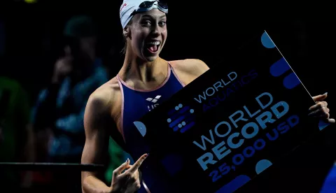epa11768121 Gretchen Walsh of the USA celebrates after she won her heat in the Women's 50m Butterfly with a new world record at the World Aquatics Swimming Championships (25m) in Budapest, Hungary, 10 December 2024. EPA/TIBOR ILLYES HUNGARY OUT