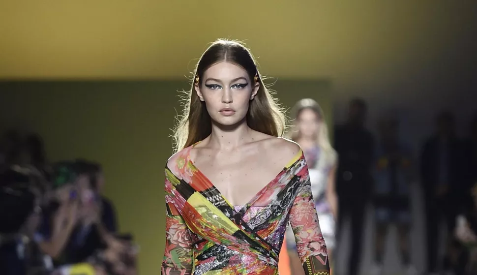 epa07038043 US model Gigi Hadid presents a creation by Versace during the Milan Fashion Week, in Milan, Italy, 21 September 2018. The Spring/Summer 2019 Women's collections are presented at the Milano Moda Donna from 19 to 23 September. EPA/FLAVIO LO SCALZO