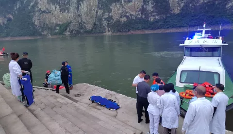 epa12074306 People carry out search and rescue operations at the site where two passenger boats capsized in Qianxi City, southwest China's Guizhou Province, 04 May 2025 (issued 05 May 2025). According to local authorities, about 70 people fell into the Liuchong River when the boats capsized on 04 May, with more than 50 rescued as of 7 p.m. A further rescue operation is underway. EPA/XINHUA CHINA OUT/UK AND IRELAND OUT/  MANDATORY CREDIT EDITORIAL USE ONLY