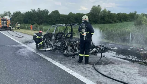 Izgorjelo vozilo na autocesti