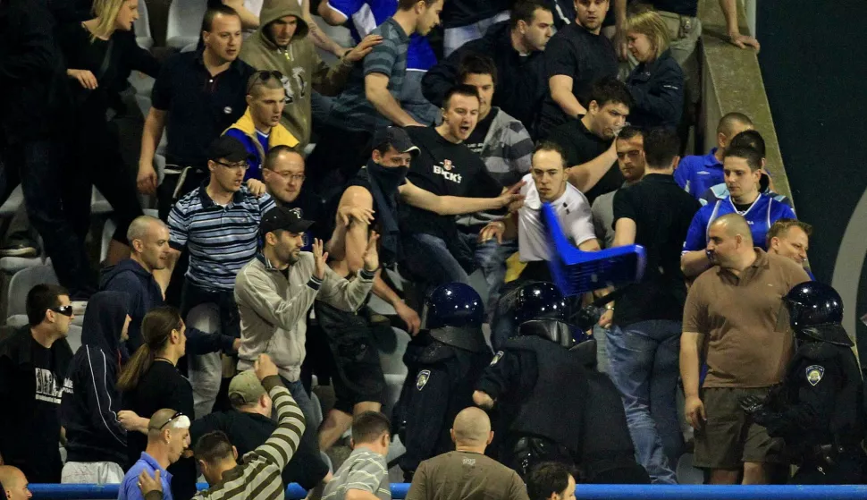 01.05.2010., Maksimirski stadion, Zagreb - Nogometna utakmica 28. kola Prve HNL izmedju domacina Dinama i Hajduka. Navijaci Dinama, Bad Blue Boysi, napali su specijalnu policiju bakljama i stolicama, prvo na istocnoj, a zatim i na sjevernoj tribini. Nakon utakmice specijalci su pocistili tribinu od navijaca. Photo: Marko Lukunic/PIXSELL