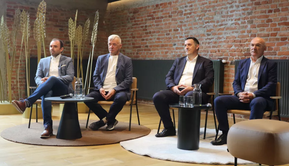 Čepin, 06. 05. 2'025, Prezentacija i Uprave Žito Grupe i obilazak farmi. Dvorana Terra Negra. Josip Bičivić, Marko Pinunić, Mato Božić i Jozo Ljubičić.snimio GOJKO MITIĆ