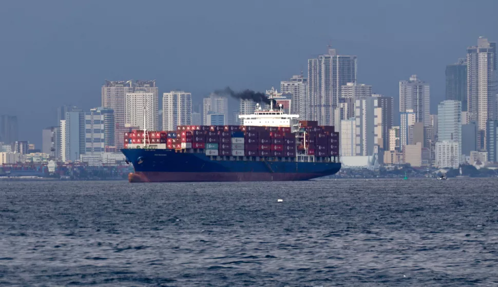 epa12017845 A container ship sails inside the Manila Bay in Philippines, 08 April 2025. US President Donald Trump announced that the tariff for Philippine exports to the US will be set at 17 percent starting April 9. EPA/FRANCIS R. MALASIG