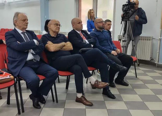 Nezavisni kandidat za gradonačelnika Osijeka 26-ogodi&scaron;nji doktor stomatologije Domagoj Bendeković, kojega na predstojećim lokalnim izborima podržava koalicija stranaka HDSSB i HSS, predstavio je u utorak svoj izborni program u kojemu razvoj Osijeka vidi na obje obale rijeke Drave. Na slici Branimir Glavas, kandidat za župana OBŽ