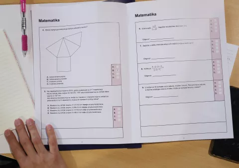 04.06.2020., Zagreb - Nacionalni centar za vanjsko vrednovanje obrazovanja, koji ja nadlezan za organizaciju drzavne mature, dozvolio je ulaz za novinare i kamere u svoje prostorije na Zagrebackom velesajmu, gdje stotine profesora i drugog osoblja priprema ispite za maturu te se od tamo distriburiraju u sve skole u Hrvatskoj. "nRavnateljica centra Ivana Katavic. Photo: Zeljko Lukunic/PIXSELL