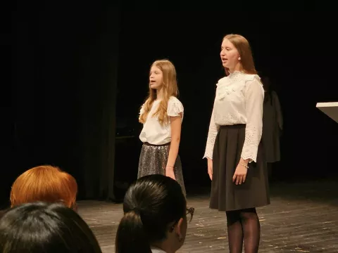 VINKOVCIU Vinkovcima je svečano otvorena državna smotra LiDraNo za osnovne i srednje škole koja okuplja najtalentiranije učenike iz cijele Hrvatske u području literarnog, dramsko-scenskog i novinarskog stvaralaštva.SVIBANJ 2025.