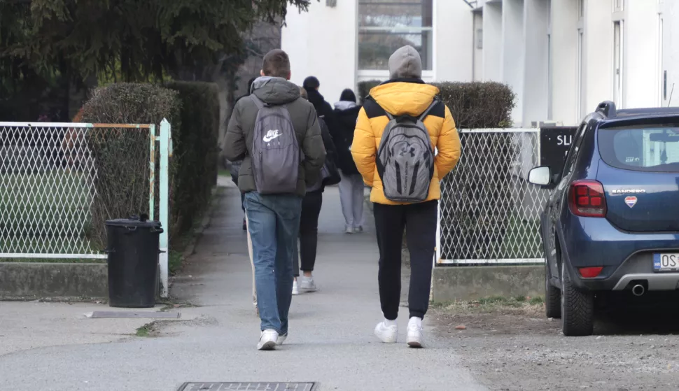 Osijek, 07. 02. 2025., Županijska ulica, Opća gimnazija, bojkot nastave, djeca idu u školu, na putu prema školi, učenici, SNIMIO BRUNO JOBST