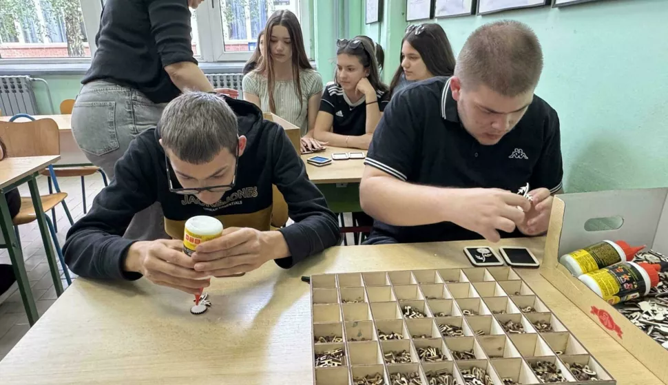 VINKOVCIU holu vinkovačke Drvodjelske tehničke škole otvoren je sajam STEM avantura u svijetu drva i tehnologije, koji se provodi u okviru projekta Wood4STEM 2 radi popularizacije STEM područja - svibanj 2025.