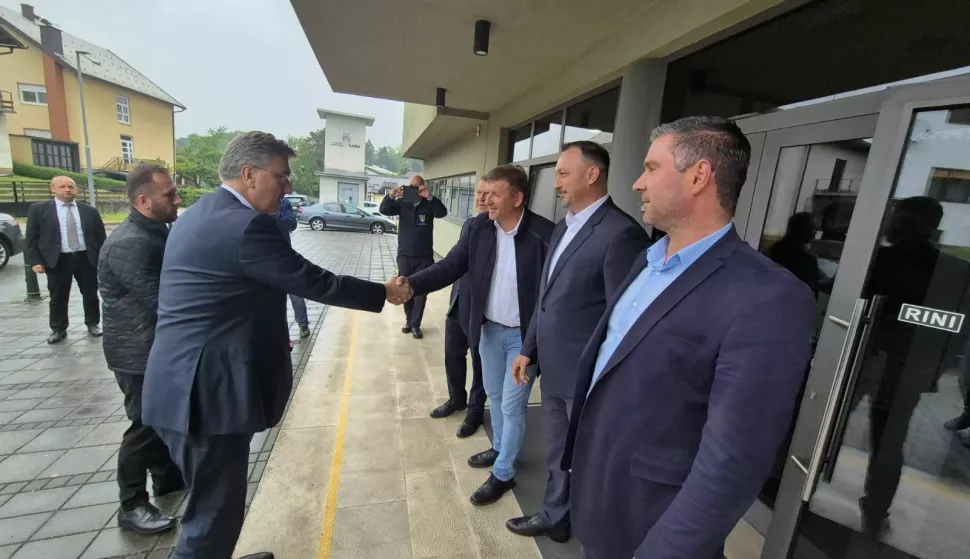 Novi Marof, 06.05.2025. - Predsjednik Hrvatske demokratske zajednice i predsjednik Vlade Republike Hrvatske, Andrej Plenković, u utorak je u posjetu trima sjevernim županijama, kako bi pružio podršku stranačkim kandidatima za predstojeće lokalne izbore koji će se održati 18. svibnja ove godine. Na fotografiji Andrej Plenković. foto HINA/ Siniša KALAJDŽIJA/ tm