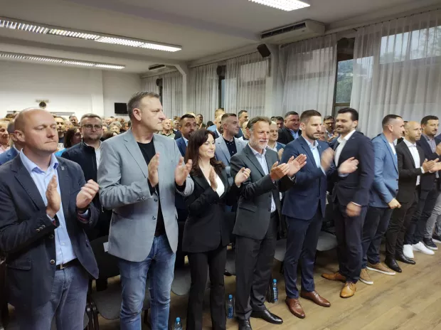 Predsjednik Hrvatskog sabora Gordan Jandroković u utorak je u Osijeku sudjelovao na predizbornom skupu HDZ-a i partnera dajući potporu kandidatima za gradonačelnika Osijeka i županicu Osječko-baranjske županije Ivanu Radiću i Nata&scaron;i Trami&scaron;ak