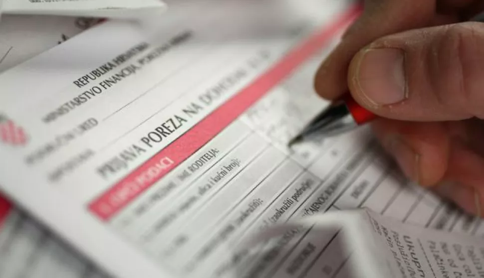 02.02.2011., Zagreb - Ilustracija na temu prijave poreza na dohodak. Photo: Davor Puklavec/PIXSELL------DVA STUPCA NOVOSTI