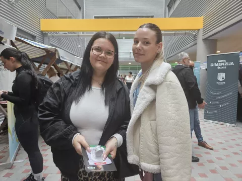 Studentice Lara i Lana na Danu karijera na FAZOS-u, 7.5.2025.Foto: Ivana Paušić