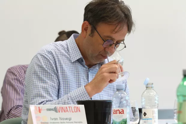 Osijek, 07. 05. 2025, Fakultet agrobiotehničkih znanosti Osijek, FAZOS. Ocijenjivanje vina &Scaron;ampion Dunava.snimio GOJKO MITIĆ