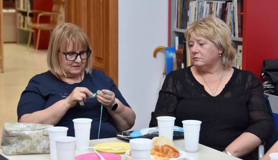 BELIŠĆEProslavljen je drugi rođendan Štrikeraja čitaonica Belišće "Tu i tamo". SVIBANJ 2015.