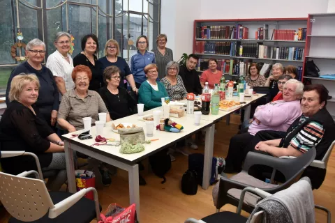 BELIŠĆEProslavljen je drugi rođendan Štrikeraja čitaonica Belišće "Tu i tamo". SVIBANJ 2015.