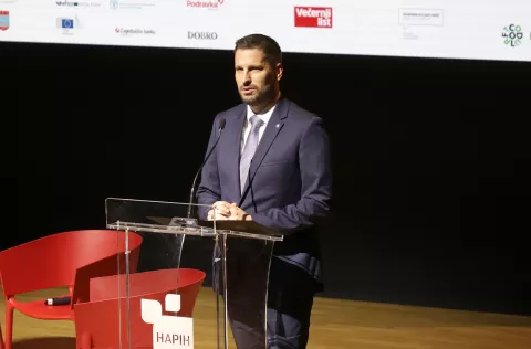 Osijek, 07. 05. 2025., KC, Koncertna dvorana Franjo Krežma, FOODCOOLTOUR, konferencija o sigurnosti hrane i održivosti proizvodnje, konferencija, panel rasprave, Ivan RadićSNIMIO BRUNO JOBST