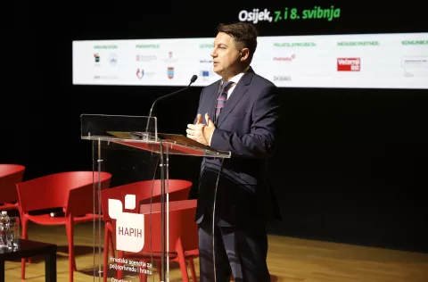 Osijek, 07. 05. 2025., KC, Koncertna dvorana Franjo Krežma, FOODCOOLTOUR, konferencija o sigurnosti hrane i održivosti proizvodnje, konferencija, panel rasprave, Krunoslav KaralićSNIMIO BRUNO JOBST