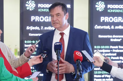 Osijek, 07. 05. 2025., KC, Koncertna dvorana Franjo Krežma, FOODCOOLTOUR, konferencija o sigurnosti hrane i održivosti proizvodnje, konferencija, panel rasprave, Dragan KovačevićSNIMIO BRUNO JOBST