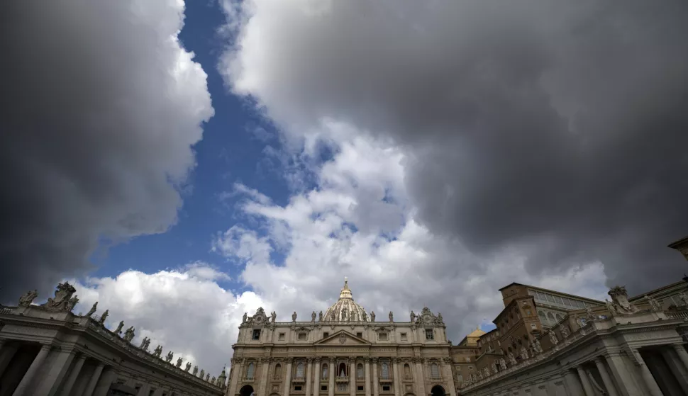 epa12082615 Clouds over St. Peter's Basilica on the second day of the conclave, in Vatican City, 08 May 2025. EPA/ANGELO CARCONI