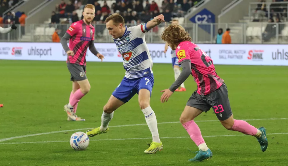 Osijek, 08. 12. 2024, Opus Arena, nogomet, SuperSport HNL 24/25. Osijek - Lokomotiva. Vedran Jugović (7).snimio GOJKO MITIĆ